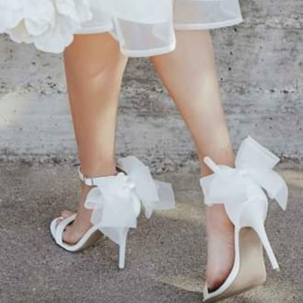 Size 7.5 NIB Ivory Satin Bow Ankle Strap Heels